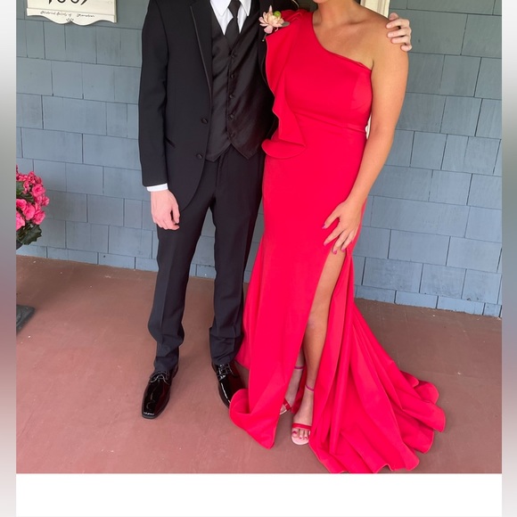 Ava Presley stunner! Was worn once by my daughter for her senior prom! - Picture 3 of 3